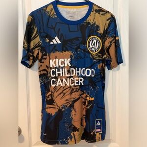 NWOT Atlanta United Kick Childhood Cancer Warm Up Top Size XS